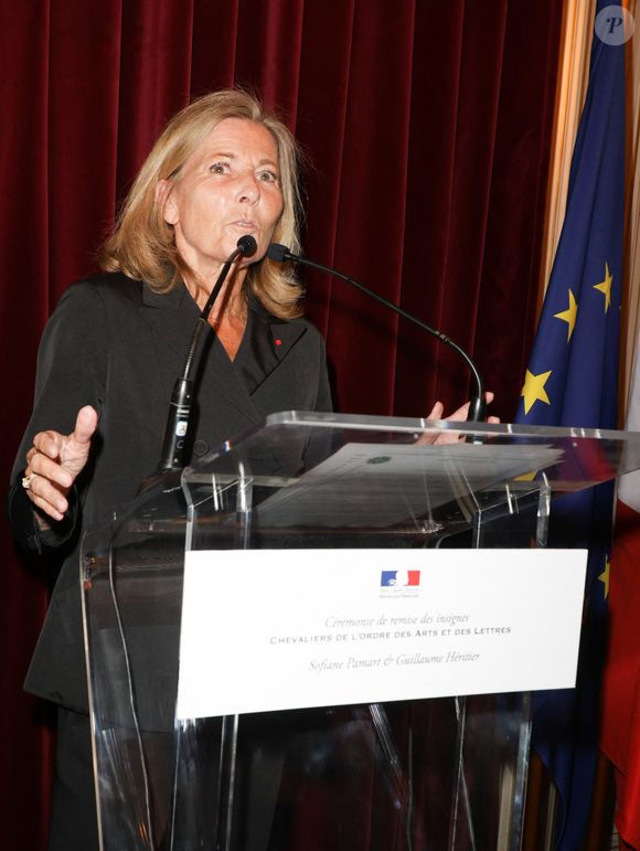 Claire Chazal lors de la cérémonie de remise des insignes de chevalier dans l'ordre des arts et des lettres à S.Pamart et G.Héritier à l'Hôtel Alfred Sommier à Paris le 29 mai 2025.

© Coadic Guirec / Bestimage
