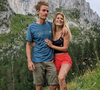 Il s'agit de Louana et Bastien, révélés dans "Koh-Lanta, Le Totem maudit" en 2022.
Louana et Bastien (Koh-Lanta) sont en couple - Instagram