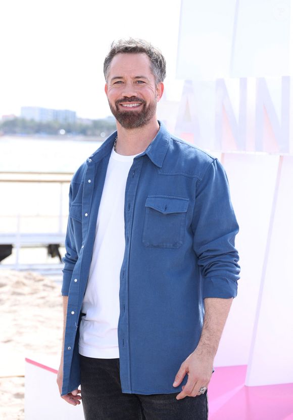 Emmanuel Moire - Photocall de "Demain nous appartient" lors du 7ème festival international Canneséries à Cannes, le 6 avril 2024. 
© Denis Guignebourg / Bestimage