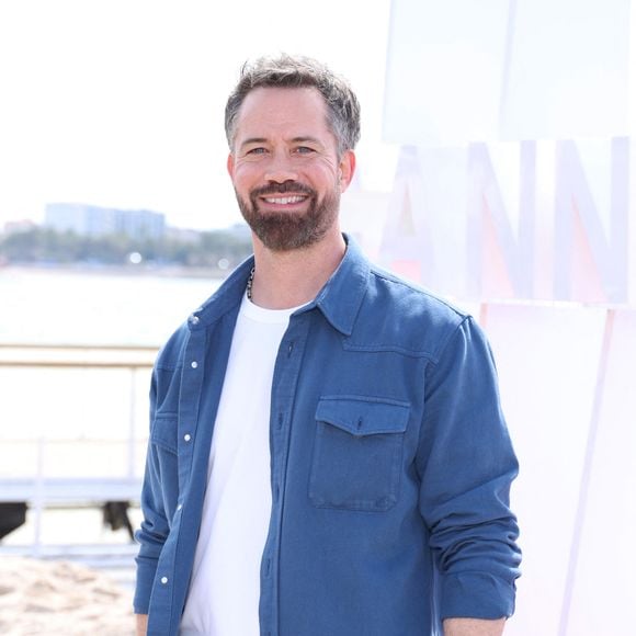 Emmanuel Moire - Photocall de "Demain nous appartient" lors du 7ème festival international Canneséries à Cannes, le 6 avril 2024. 
© Denis Guignebourg / Bestimage