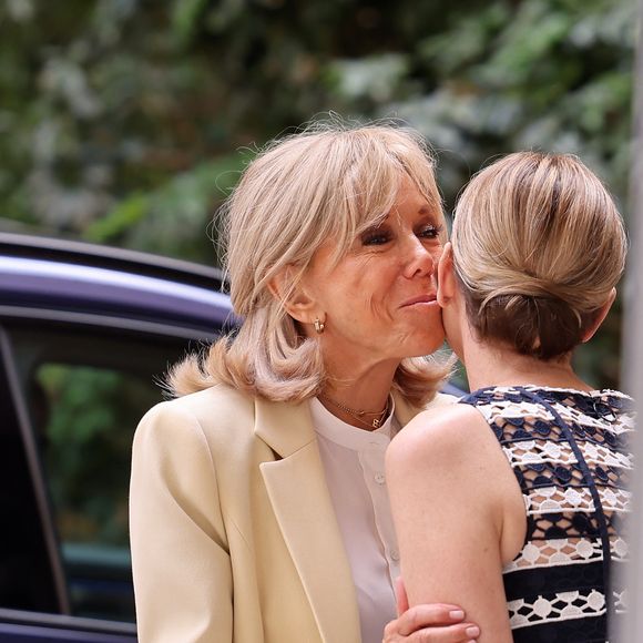 "A la piscine Louis II, la Princesse Charlène et la Première Dame Brigitte Macron assistent à l’évènement Water Safety dans le but de mettre en lumière les actions de la Fondation de la Princesse"

La princesse Charlène de Monaco, Brigitte Macron lors de l'opération Water Safety Day à la piscine du stade Louis II à Monaco le 8 juin 2025.
© Dominique Jacovides / Bestimage
