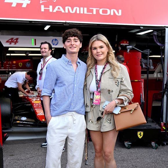 Noah Schnapp et Camille Gottlieb dans les paddocks du Formula 1 Louis Vuitton Grand Prix de Monaco 2026, à Monte Carlo, Monaco, le 6 juin 2026. © Bruno Bebert/Bestimage
