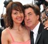 Dans une interview accordée à "Télé Star", l’actrice Valérie Bonneton a évoqué le sujet des violences conjugales, qui fait partie intégrante de la minisérie "L’affaire Laura Stern", dans laquelle elle joue.

François Cluzet et sa femme arrivent pour la projection de 'A l'Origine' pendant le 62ème Festival de Cannes au Palais des Festivals à Cannes. Photo by Nebinger-Orban/ABACAPRESS.COM