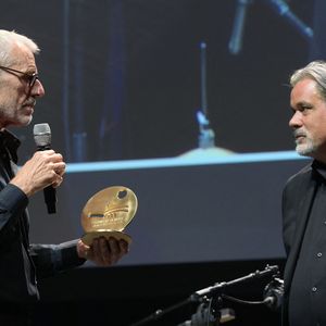 La chanson connaît un regain de popularité sur TikTok, notamment via un remix du DJ allemand Bennett.

Lambert Wilson (invité d'honneur du festival), Christophe Barratier (co fondateur du festival) lors de la 11ème édition du festival Cinéma & musique de film de La Baule le 28 juin 2025
© Rachid Bellak / Bestimage