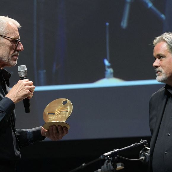 La chanson connaît un regain de popularité sur TikTok, notamment via un remix du DJ allemand Bennett.

Lambert Wilson (invité d'honneur du festival), Christophe Barratier (co fondateur du festival) lors de la 11ème édition du festival Cinéma & musique de film de La Baule le 28 juin 2025
© Rachid Bellak / Bestimage