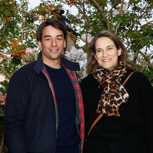 Julian Bugier et sa femme Claire Fournier - Remise du prix littéraire "Closerie des Lilas" à la Closerie des Lilas, à Paris le 25 avril 2024. Le prix littéraire de la Closerie des Lilas a été décerné à la romancière Arièle Butaux pour son livre "le cratère". © Christophe Clovis / Bestimage