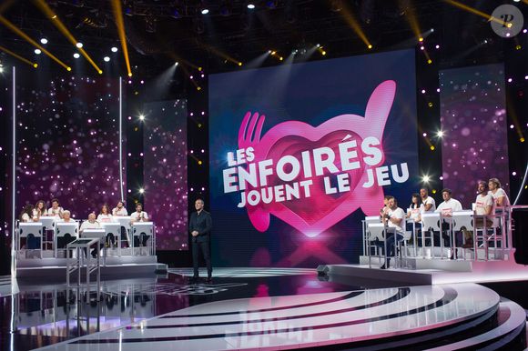 Exclusif - Nikos Aliagas, Amel Bent, Laure Pester (Lorie), Michael Youn, Mimie Mathy, Gérard Jugnot, Zazie, Claudio Capéo, Patrick Fiori, Kad Merad, Liane Foly, Jenifer Bartoli, Slimane, Patrick Bruel, Christophe Willem - Enregistrement de l'émission "Les enfoirés jouent le jeu", qui sera diffusée le 30 novembre en prime time sur TF1. Le 18 novembre 2019 © Cyril Moreau / Bestimage