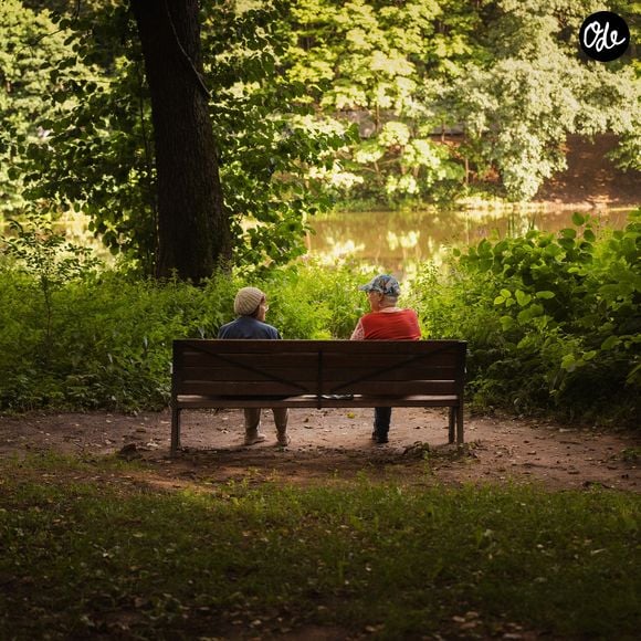 Selon la psychologie, ce phénomène s'explique notamment par la disparition des habitudes et des lieux, comme le travail, qui entretenaient naturellement les échanges.

© Unsplash / Aleksandr Eremin