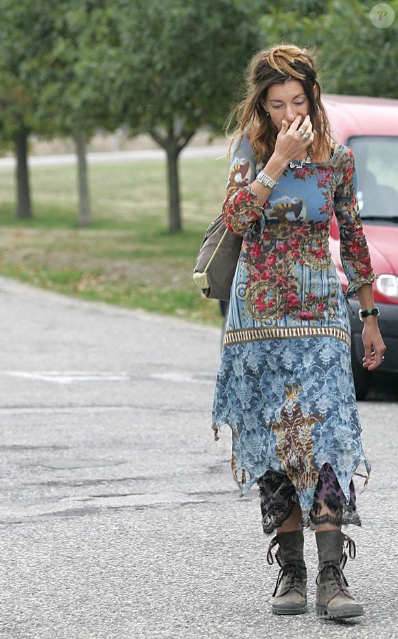 Krisztina Rády arrive au centre de détention de Muret, dans le sud-ouest de la France, le matin du 2 octobre 2004 avec un ami pour rencontrer le chanteur de Noir Desir emprisonné en France après son retour de Lithunie, pour le meurtre de l'actrice française Marie Trintignant. Photo par Patrick Bernard/ABACA.