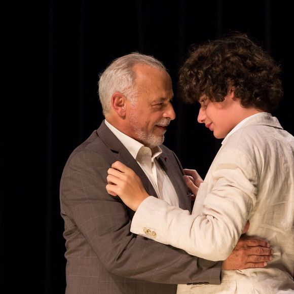 Exclusif - Francis Perrin et son fils Louis - Francis Perrin fête ses 50 ans de carrière et revient sur scène pour une soirée spéciale avec "Molière malgré Moi" au théâtre de la Gaîté-Montparnasse à Paris le 18 juin 2016 entouré de sa famille et ses amis.
© Romuald Meigneux / Bestimage