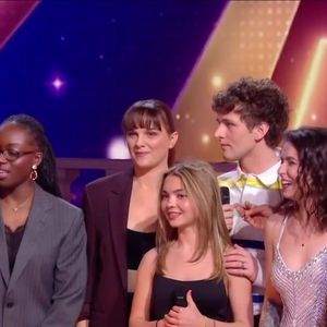 Lors du premier prime, elle a été surprise par d'ex-candidats de la Star Academy

Lucie Bernardoni et d'ex-figures de la Star Academy sur le plateau de Danse avec les stars le 30 janvier 2026. Capture d'écran/TF1