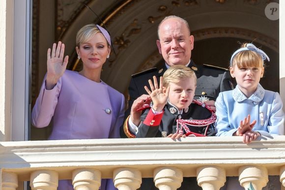 Le prince Albert II et la princesse Charlene de Monaco, et leurs enfants le prince Jacques et la princesse Gabriella - La famille princière de Monaco au balcon du palais, à l'occasion de la Fête Nationale de Monaco, le 19 novembre 2024. © Jacovides-Bebert/Bestimage