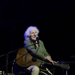 Il explique avec lucidité n'avoir jamais cherché à suivre les tendances du moment.

Exclusif - Concert de Hugues Aufray au Le Dôme de Paris - Palais des Sports le 9 novembre 2025. 

© Jack Tribeca / Bestimage