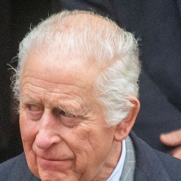 Le roi Charles III d'Angleterre, quitte l'église catholique de l'Immaculée Conception à Londres le 17 décembre 2024.