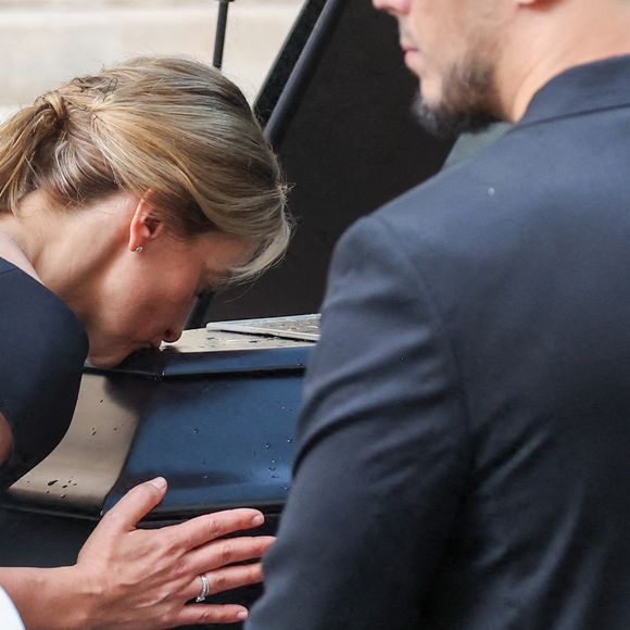 Audrey a impressionné par sa dignité et son professionnalisme malgré l’épreuve.

Audrey Crespo-Mara à la sortie des obsèques de Thierry Ardisson en l’église Saint-Roch de Paris, France, le 17 juillet 2025. © Clovis-Jacovides/Bestimage