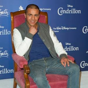 Alors qu'ils participent à la tournée 2026 du spectacle I Gotta Feeling, Faudel a retrouvé sous les projecteurs celle qui a partagé quelques mois de sa vie à une époque où tous deux connaissaient une immense popularité.

Faudel lors de la soirée « Cendrillon » (à l'occasion de la sortie en DVD et Blu-ray haute définition) au Grand Rex, à Paris, le 25 septembre 2012 AGENCE / BESTIMAGE
