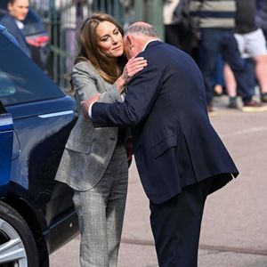 La Princesse de Galles, Kate Middleton, en visite à Marina Mill à Cuxton dans le Kent, une entreprise familiale britannique spécialisée dans la conception à la main et la sérigraphie de tissus d'ameublement, septembre 2025 @Backgrid UK/ Bestimage