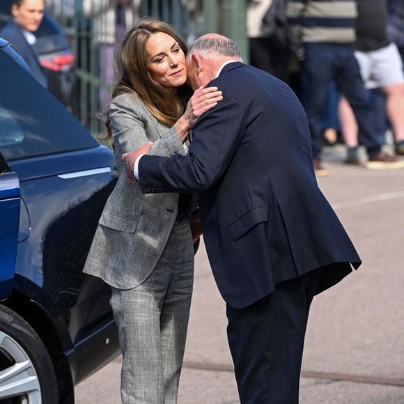 La Princesse de Galles, Kate Middleton, en visite à Marina Mill à Cuxton dans le Kent, une entreprise familiale britannique spécialisée dans la conception à la main et la sérigraphie de tissus d'ameublement, septembre 2025 @Backgrid UK/ Bestimage