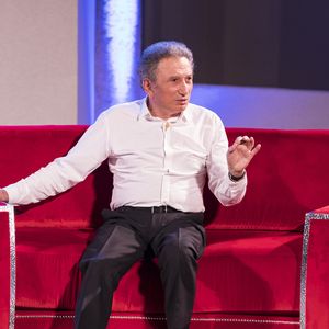 Exclusif - Michel Drucker sur scène pour son one man show "Seul.....avec vous" lors du festival de Ramatuelle le 4 aout 2017.
© Cyril Bruneau / Festival de Ramatuelle / Bestimage