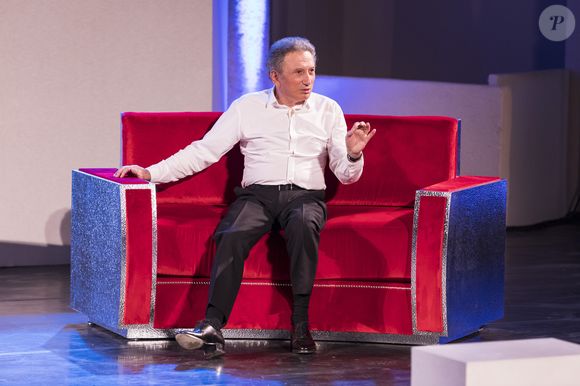 Exclusif - Michel Drucker sur scène pour son one man show "Seul.....avec vous" lors du festival de Ramatuelle le 4 aout 2017.
© Cyril Bruneau / Festival de Ramatuelle / Bestimage