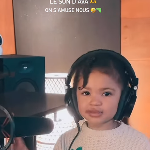 Ava a non seulement bien grandi mais prouve qu'elle peut assurer largement la relève

Ava, la fille d'Aya Nakamura et Vladimir Boudnikoff