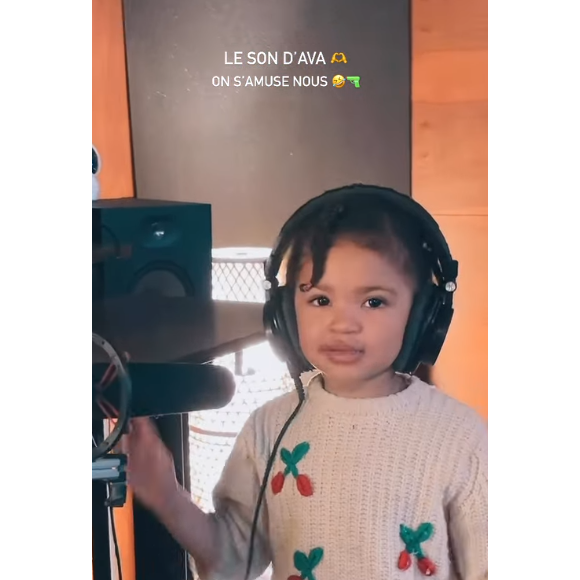 Ava a non seulement bien grandi mais prouve qu'elle peut assurer largement la relève

Ava, la fille d'Aya Nakamura et Vladimir Boudnikoff