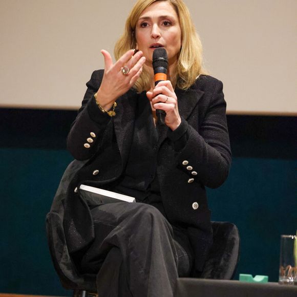 Une femme respectée mais qui comme tout le monde a dû accepter de faire certaines choses qu'elle ne referait peut-être pas aujourd'hui. 

Exclusif - L'actrice - réalisatrice Julie Gayet lors de la présentation du film "Olympe, une femme dans la révolution" au cinéma Jean Eustache à Pessac, Gironde, France, le 13 janvier 2025. © Jean-Marc Lhomer/Bestimage