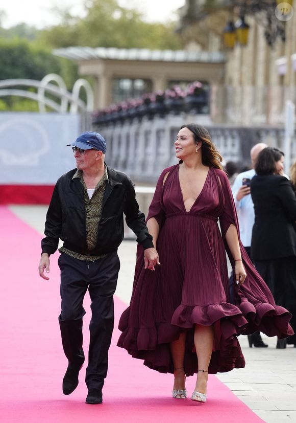 Karla Sofia Gascon et Jacques Audiard sur le tapis rouge d'Emilia Perez lors du 72e Festival international du film de Saint-Sébastien. 20 septembre 2024. (Lalo Yasky / Bestimage).