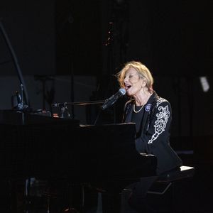 Véronique Sanson en concert à l'occasion de la présentation de sa tournée "Hasta Luego" au théâtre de Verdure lors du festival de Ramatuelle le 1er aout 2023. © Cyril Bruneau / Festival de Ramatuelle / Bestimage