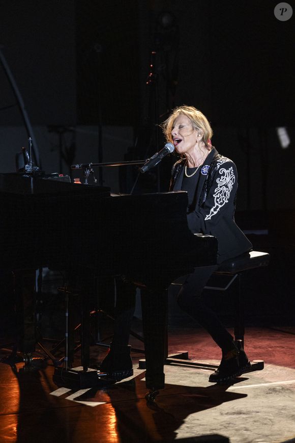 Véronique Sanson en concert à l'occasion de la présentation de sa tournée "Hasta Luego" au théâtre de Verdure lors du festival de Ramatuelle le 1er aout 2023. © Cyril Bruneau / Festival de Ramatuelle / Bestimage