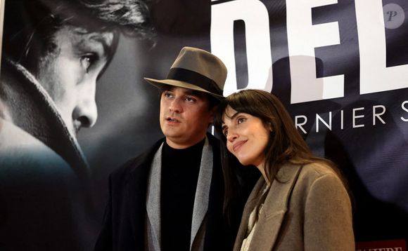 Exclusif - Alain-Fabien Delon et sa compagne Laura Bensadoun au photocall de la soirée Ciné-concert symphonique "Alain Delon, le dernier Samouraï" au Palais des congrès à Paris le 8 novembre 2024 le jour de son anniversaire. © Jacovides / Moreau / Bestimage