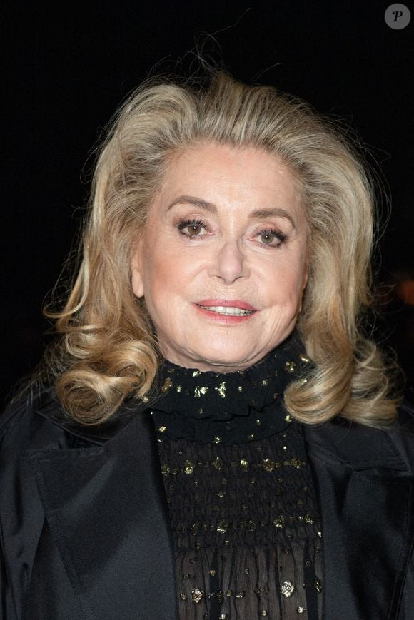 Catherine Deneuve assiste au défilé Saint Laurent Womenswear printemps/été 2026 dans le cadre de la semaine de la mode à Paris, France, le 29 septembre 2025. Photo by Aurore Marechal/ABACAPRESS.COM