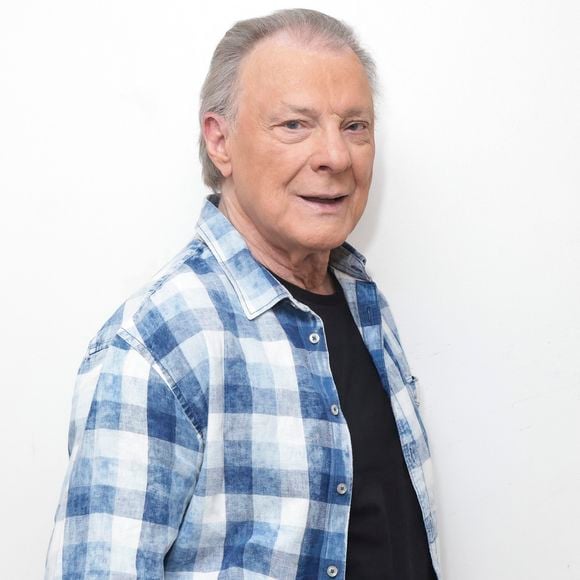 Herbert Léonard - Herbert Léonard pose en marge de sa venue à TPMP People, enregistrée le 17/03/2023, présentée par M.Delormeau et diffusée le 18/03/2023 - Paris le 18/03/2023 - © Jack Tribeca / Bestimage