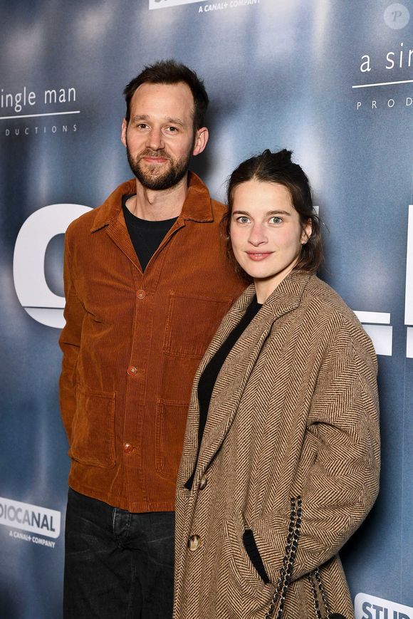 Benjamin Lavernhe et sa compagne Rebecca Marder à la première du film "Goliath" au cinéma UGC Normandie à Paris, le 8 mars 2022.
© Pierre Perusseau/Bestimage