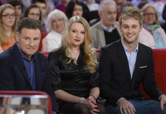 Mariage - Nicolas Sled, le fils de Sophie Davant et Pierre Sled, s'est marié - Pierre Sled, Valentine Sled, Nicolas Sled - Enregistrement de l'émission "Vivement Dimanche" à Paris le 1er Avril 2015. L'émission sera diffusée le 05 Avril 2015. Invité principal Sophie Davant.