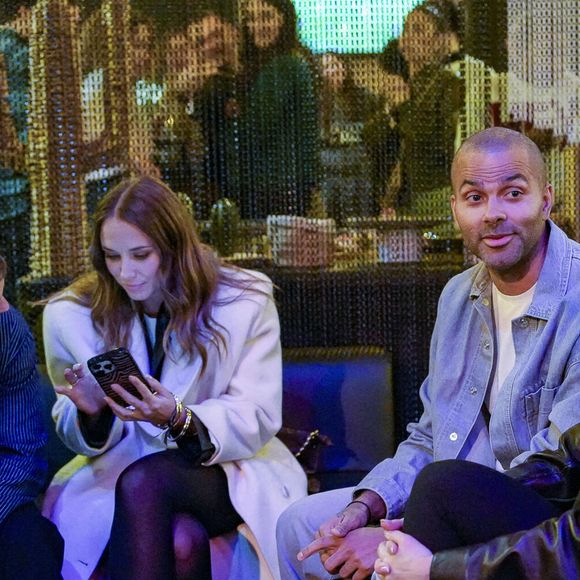 Si on a souvent vu M. Pokora et Tony Parker ensemble lors d'événements, plus récemment, c'est après le match entre Lyon-Villeurbanne et Strasbourg, le 26 janvier 2025, que l'on a retrouvé les deux potos, assis à la même table. Et le chanteur et l'ancien sportif n'étaient pas tout seuls !

Matt Pokora, Agathe Teyssier et Tony Parker après le match Lyon-Villeurbanne vs SIG (Strasbourg U21), Betclic Elite à l’Astroballe de Villeurbanne, le 26 janvier 2025. © Sandrine Thesillat / PsNewz / Bestimage