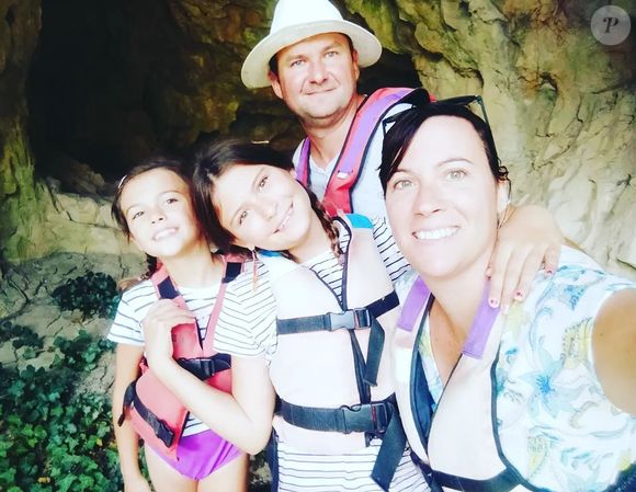 Les obsèques de Christophe se sont déroulées le 27 février dernier au crématorium d'Auch.

Yoann et Emmanuelle de "L'amour est dans le pré" avec leurs filles Lise et Eva