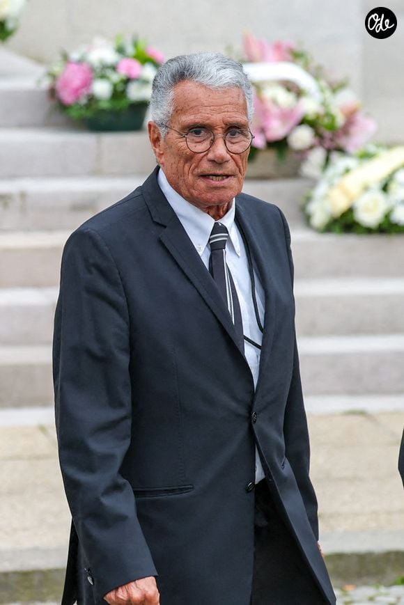 Jean-Marie Périer - Sortie des obsèques de l'auteure-compositrice-interprète et actrice française Françoise Hardy au crématorium du cimetière du Père-Lachaise à Paris, France, le 20 juin 2024. © Jacovides-Moreau/Bestimage