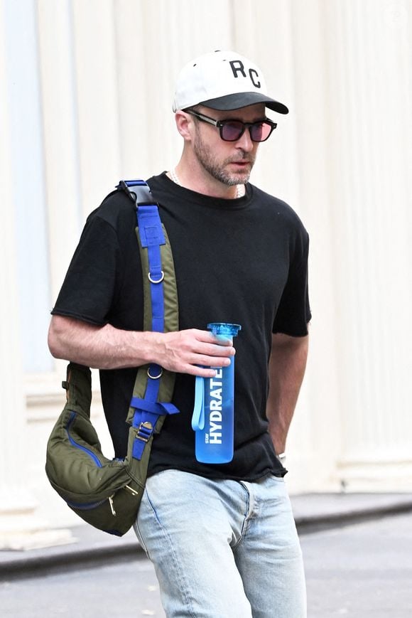 Exclusif - Justin Timberlake fait profil bas alors qu'il est photographié pour la première fois depuis qu'il a plaidé coupable à une accusation de conduite en état d'ivresse, le 16 septembre 2024 à New York City, NY, USA.  Photo by Elder Ordonez/INSTARimages/ABACAPRESS.COM