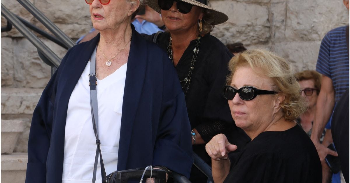 Philippe Bouvard : Sa femme Colette épaulée par leurs deux filles, Dominique et Nathalie, pour le tout dernier voyage