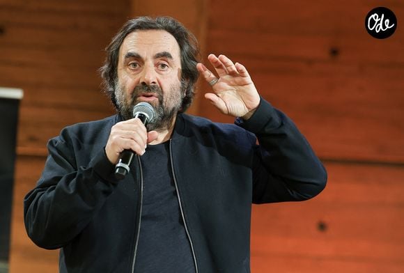 "Ma femme a eu besoin d’oxygène, elle en a eu marre de tout le bordel du showbiz", expliquait André Manoukian.

André Manoukian lors de la Semaine du son de l'UNESCO à Paris le 19 janvier 2026.

© Coadic Guirec/Bestimage