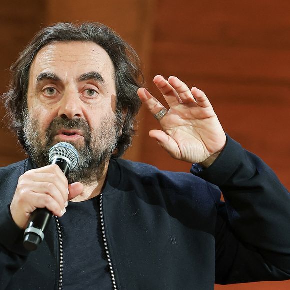 "Ma femme a eu besoin d’oxygène, elle en a eu marre de tout le bordel du showbiz", expliquait André Manoukian.

André Manoukian lors de la Semaine du son de l'UNESCO à Paris le 19 janvier 2026.

© Coadic Guirec/Bestimage