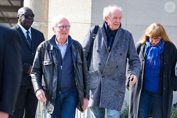 Les réalisateurs Jean-Pierre Dardenne et Luc Dardenne aux arrivées des obsèques d'Emilie Dequenne au cimetière Père Lachaise à Paris, France, le 26 mars 2025. © Dominique Jacovides/Bestimage