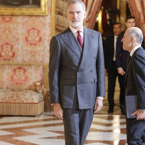 Le roi Felipe VI et la reine Letizia d'Espagne, lors de la réunion annuelle du conseil d'administration de la Fondation Princesse de Gérone au Palais royal de Madrid, le 4 décembre 2025.

Cordon / Bestimage