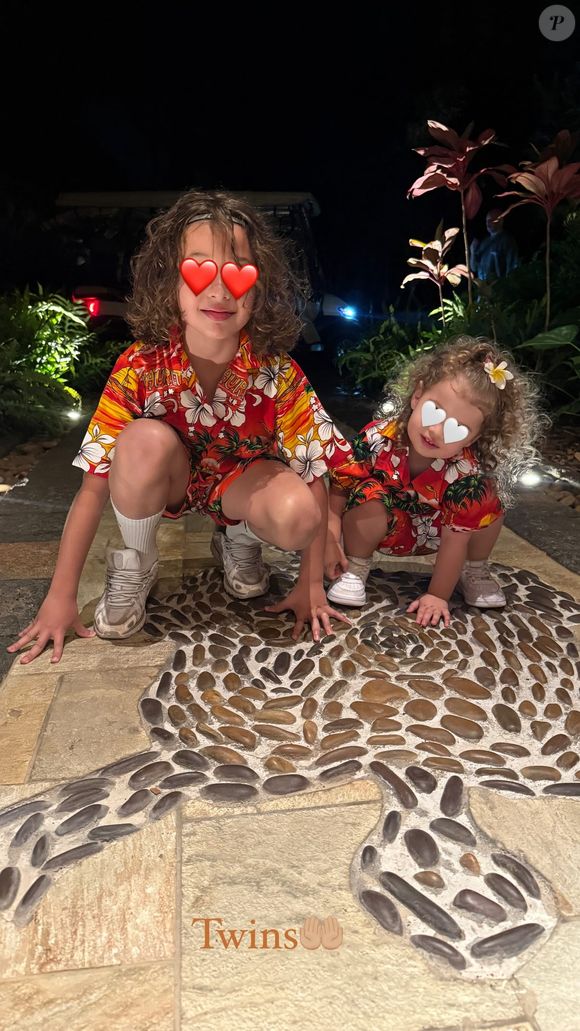 Vitaa en vacances avec son mari Hicham et leurs 3 enfants au soleil. Décembre 2024.