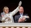 L'arrivée des jumeaux, tant attendue par les Monégasques avait suscité l'émoi sur le Rocher.


Le prince Albert et la princesse Charlène de Monaco présentent leurs jumeaux, la princesse Gabriella et le prince Jacques, au public monégasque sur le balcon du Palais princier à Monte-Carlo, Monaco, le 7 janvier 2015. Photo par Patrick Van Katwijk/DPA/ABACAPRESS.COM - POINT DE VUE OUT