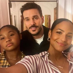 M. Pokora, Christina Milian et sa fille Violet dans les coulisses du Théâtre de la Madeleine. Le 17 septembre 2021.