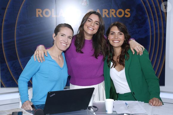 Exclusif - Les journalistes Justine Henin, Cécile Grès et Inès Lagdiri-Nastasi - Plateau de France Télévision lors des Internationaux de France de Tennis de Roland Garros 2024 - Jour 5 à Paris le 30 Mai 2024. 

© Bertrand Rindoff / Bestimage