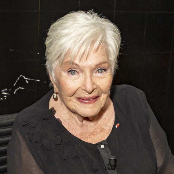 Exclusif - Line Renaud - Backstage de l'enregistrement de l'émission "On est presque en direct" (OEED), présentée par L.Ruquier, et diffusée sur France 2 le 21 novembre 2020 © Jack Tribeca / Bestimage