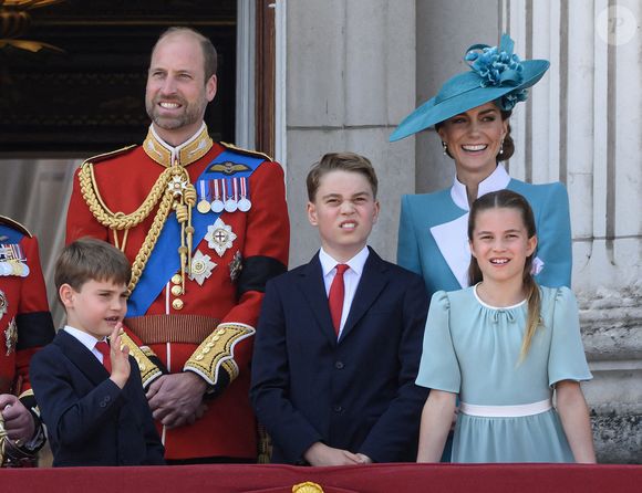 Le prince Louis, le prince William, le prince George, la princesse de Galles et la princesse Charlotte apparaissent sur le balcon du palais de Buckingham lors du défilé aérien de la parade d'anniversaire du roi, Trooping the Colour.  Londres, Royaume-Uni, le 14 juin 2025. Photo by Doug Peters/EMPICS/ABACAPRESS.COM